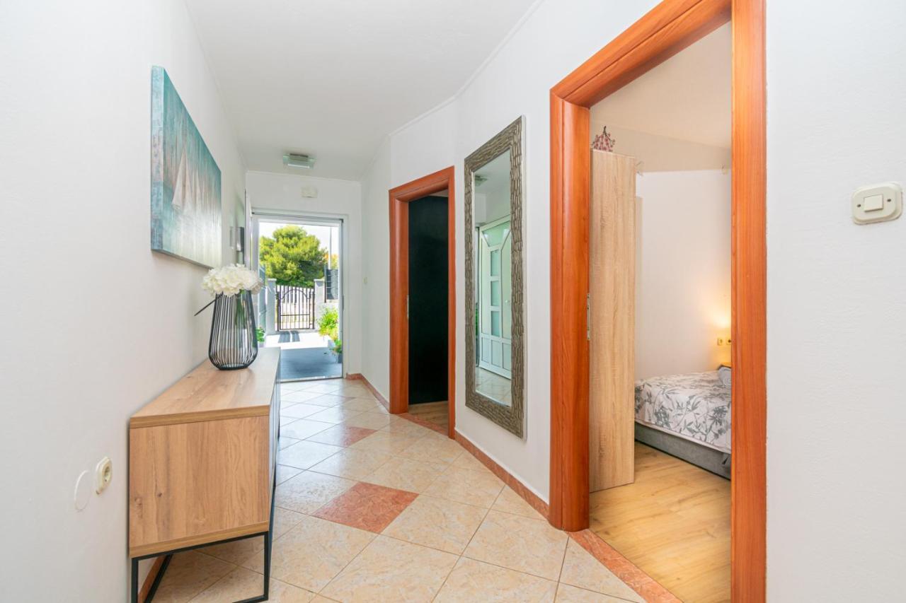 Modern Apartment With Private Pool Bibinje Zewnętrze zdjęcie