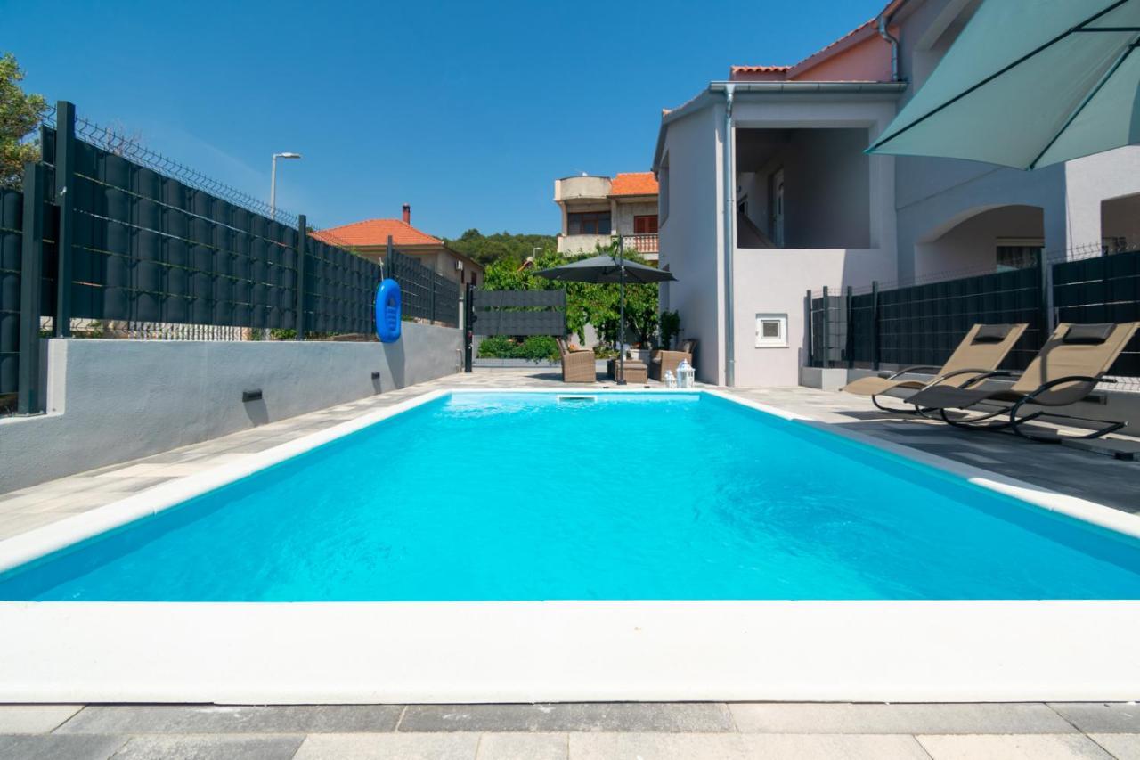 Modern Apartment With Private Pool Bibinje Zewnętrze zdjęcie