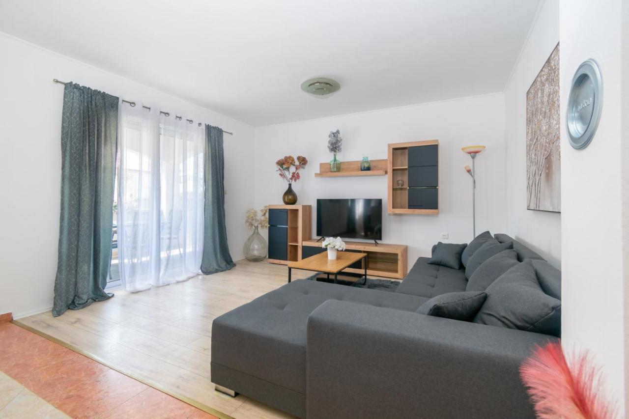 Modern Apartment With Private Pool Bibinje Zewnętrze zdjęcie