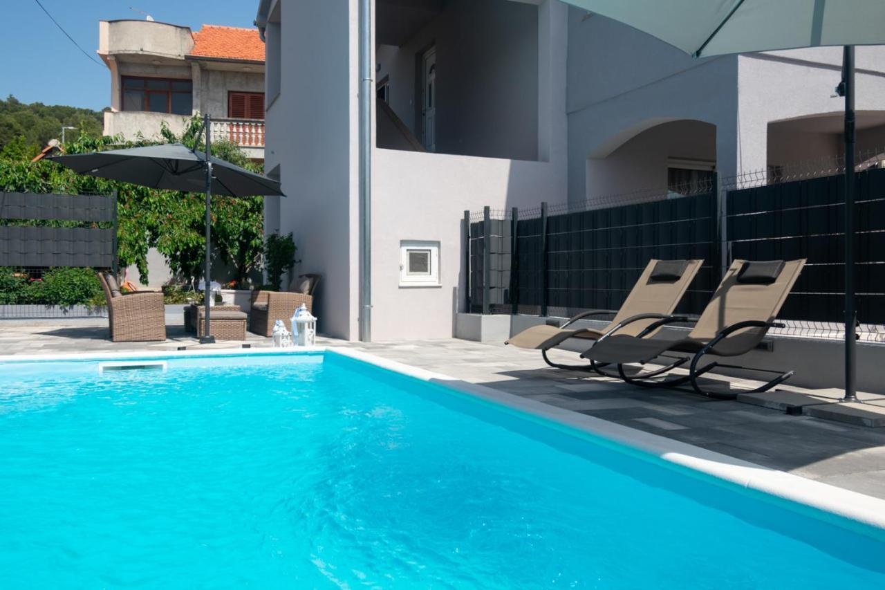 Modern Apartment With Private Pool Bibinje Zewnętrze zdjęcie